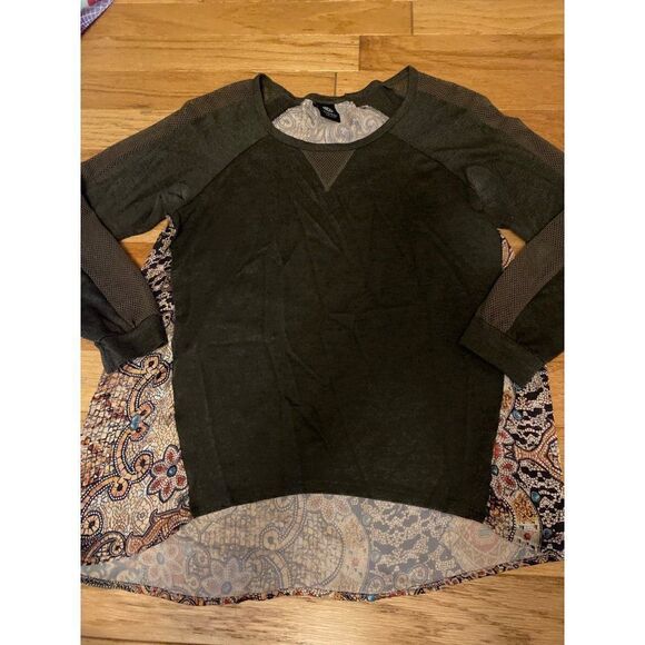 Bobeau, women's solid front/floral patterned back, long sleeve blouse size small - Picture 1 of 9